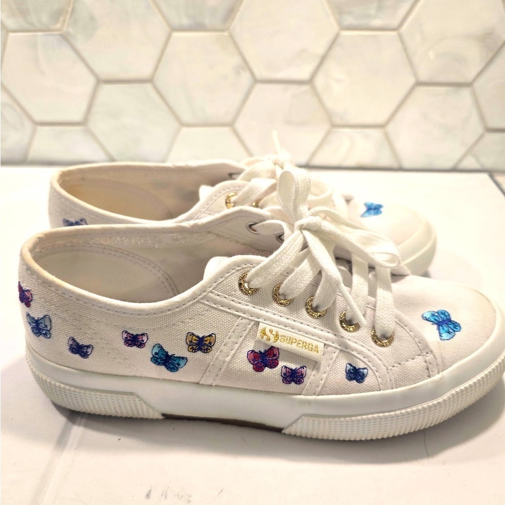 Superga Woman’s White Low Top 2750 Sneakers With Embroidered Butterflies Size 6